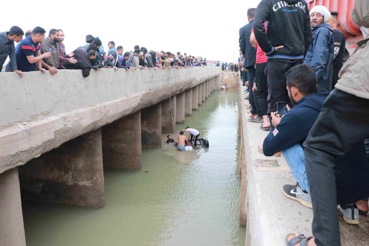 سقوط پراید در کانال آب جاده آبادان به اهواز