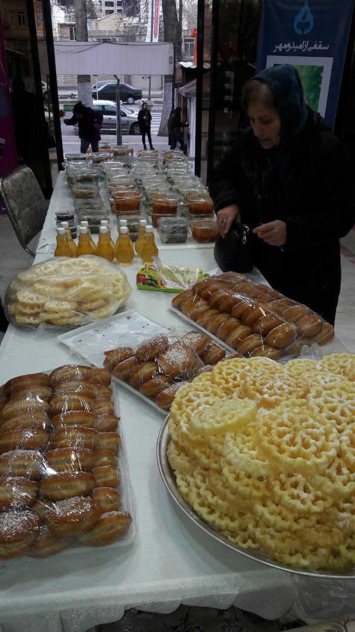فروش خیریه غذا به نفع کارتن خواب ها و نیازمندان شهر ارومیه
