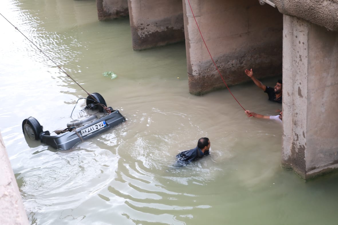 سقوط پراید در کانال آب جاده آبادان به اهواز