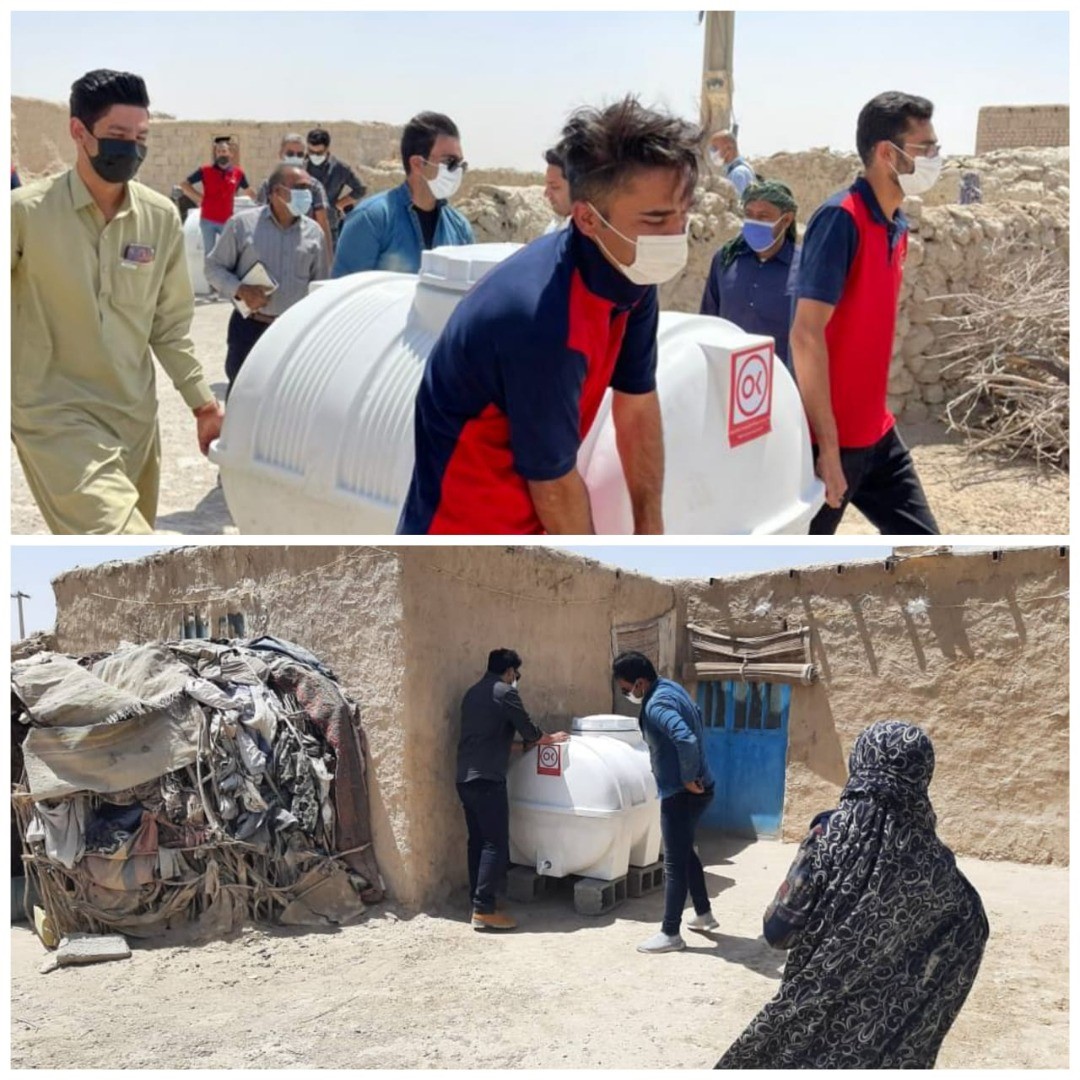 افق کوروش + توزیع مخازن هزار لیتری آب در روستای کندوکه بخش هیرمند سیستان و بلوچستان
