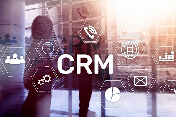 CRM چیست؟ مفهوم، اهمیت و ویژگی‌های نرم افزار مدیریت ارتباط با مشتری