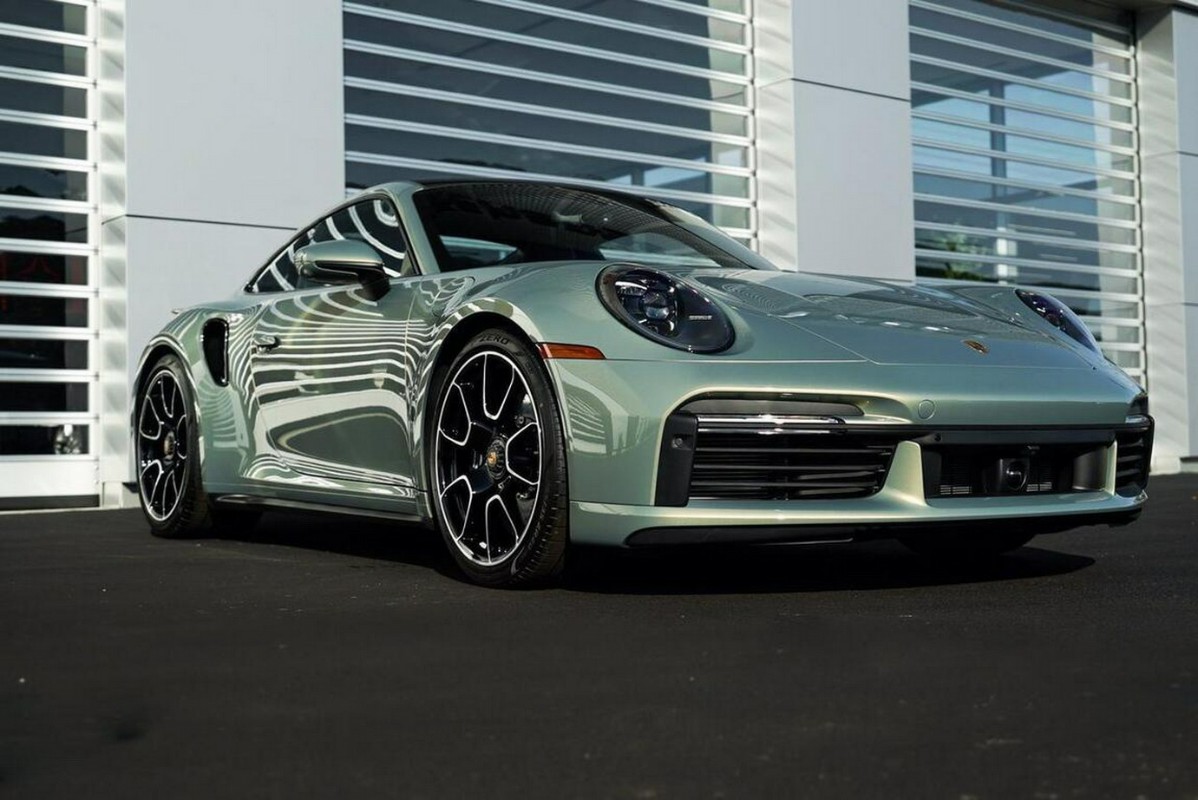 2021-Porsche-911-Turbo-S-Dealer-5