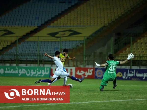 دیدار تیم های فوتبال صنعت نفت  - گل گهر