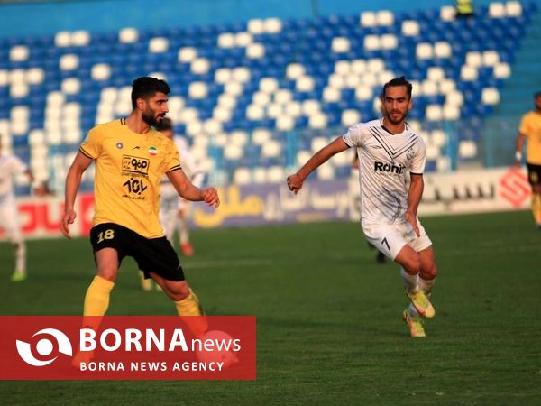 دیدار تیم های فوتبال ملوان  بندرانزلی _ سپاهان اصفهان