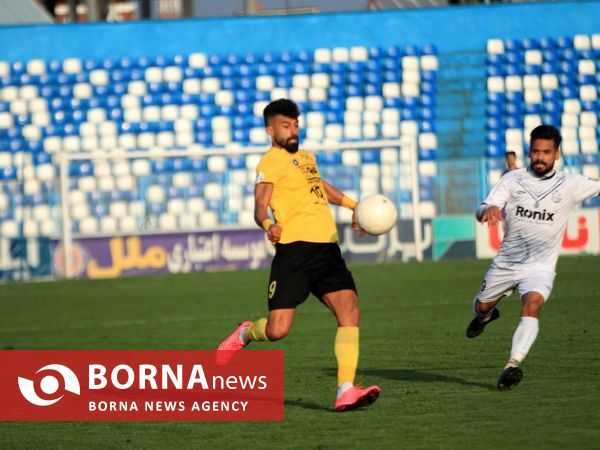 دیدار تیم های فوتبال ملوان  بندرانزلی _ سپاهان اصفهان