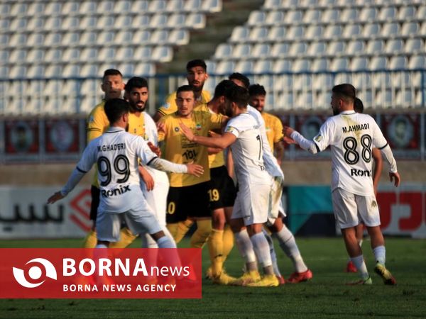 دیدار تیم های فوتبال ملوان  بندرانزلی _ سپاهان اصفهان