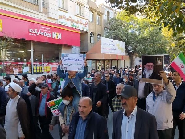 خروش مردم دارالمجاهدین همدان در راهپیمایی 13 آبان