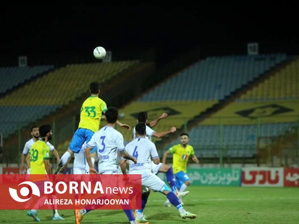 دیدار تیم های فوتبال صنعت نفت  - گل گهر