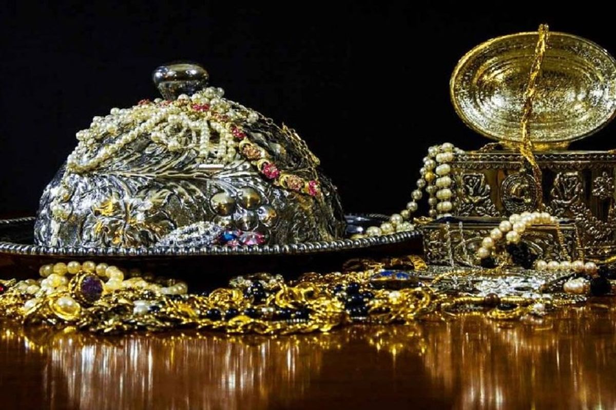 بازگشایی خزانه جواهرات ملی به مناسبت دهه فجر