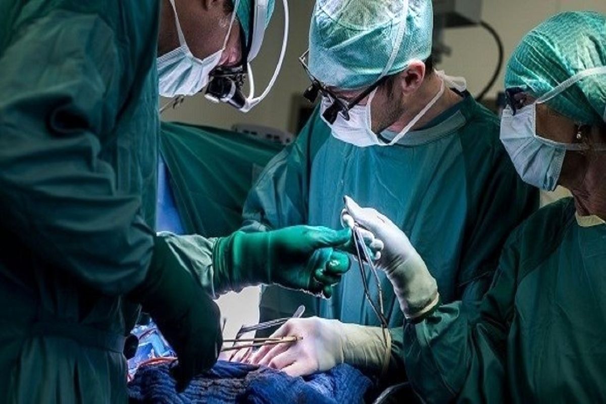 جاماندن پنس جراحی در شکم  یک زن به مدت پنج سال!