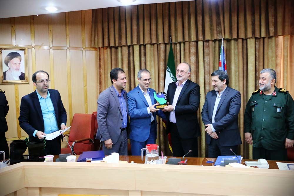 تجلیل استاندار از  مبینا نژاد و دو بانوی ورزشکار قهرمان جهان
