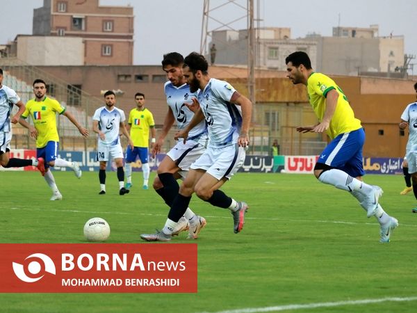 دیدار تیم های فوتبال صنعت نفت - پیکان