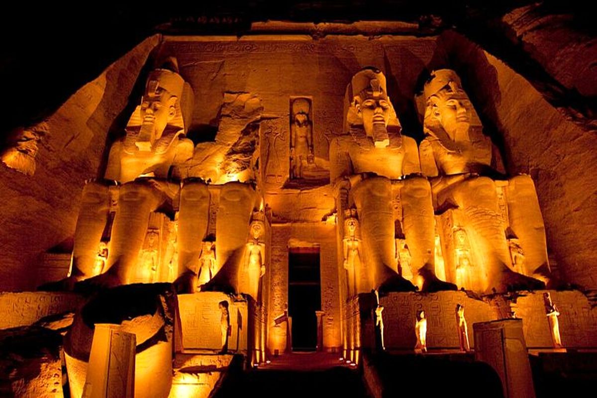 فرعون بسیار مشهور مصر به فرانسه سفر می‌کند!