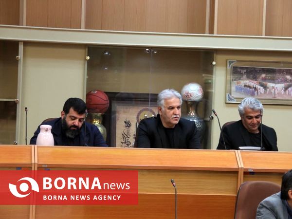 جلسه شکوه فر‌ معاون وزیر ورزش و جوانان با مدیران ورزشی استان اصفهان