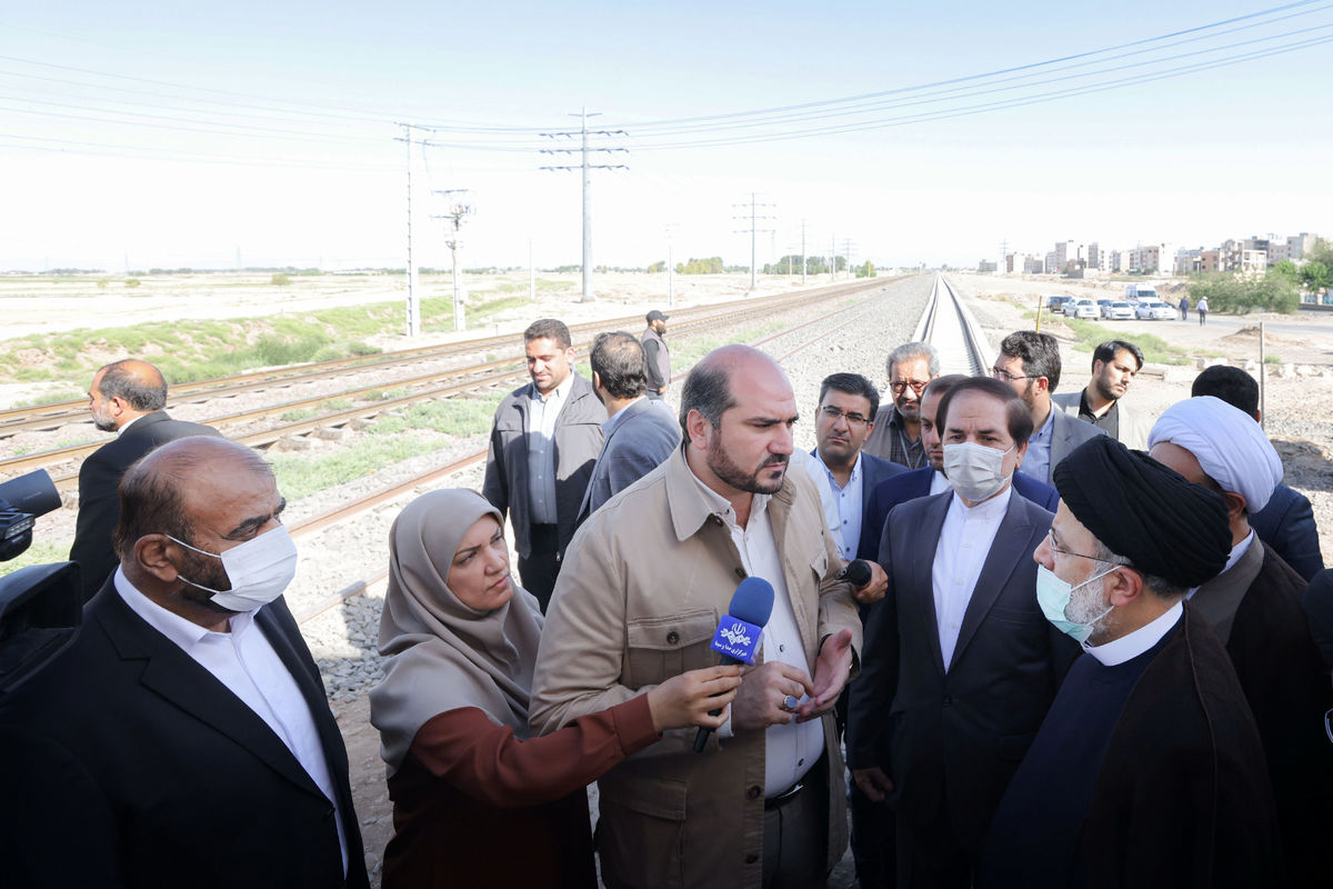 حضور رئیس جمهور در محل اجرای پروژه راه‌آهن شهری ورامین