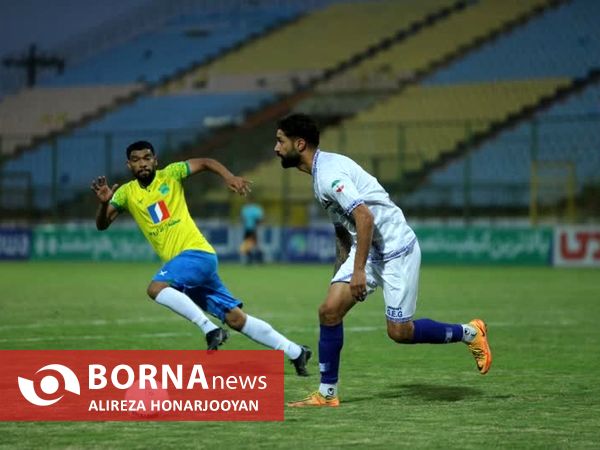 دیدار تیم های فوتبال صنعت نفت  - گل گهر