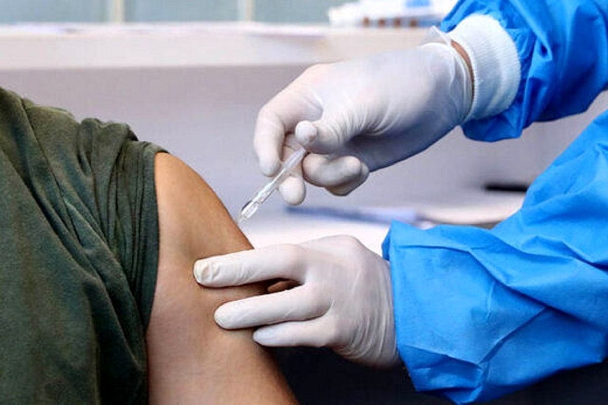 افراد بالای 18 سال دارای بیماری زمینه ای نوبت یادآور واکسن کرونا را دریافت کنند