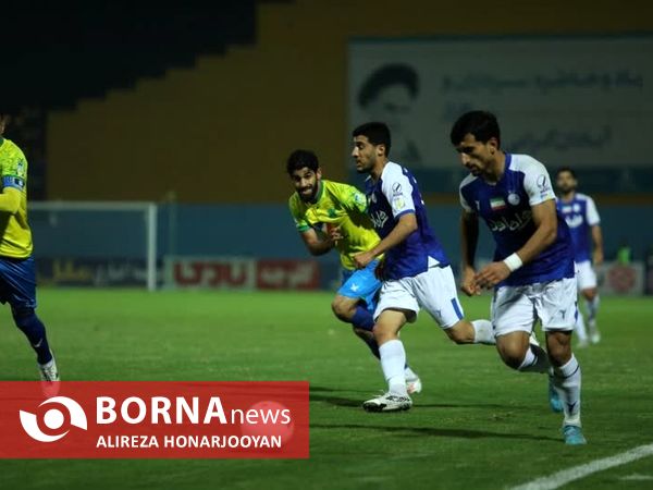 دیدار تیم های فوتبال صنعت نفت - استقلال