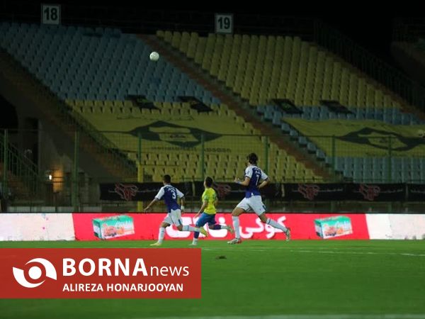 دیدار تیم های فوتبال صنعت نفت - استقلال