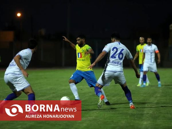 دیدار تیم های فوتبال صنعت نفت  - گل گهر