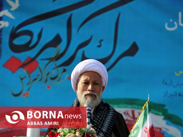 دیدار نماینده ولی فقیه در فارس با همکلاسی های دانش آموز شهید ترور شاهچراغ(ع)