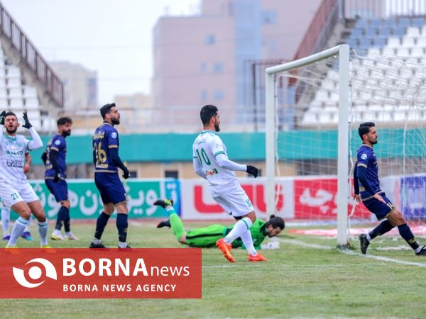 دیدار تیم های فوتبال آلومینیوم - گل گهر