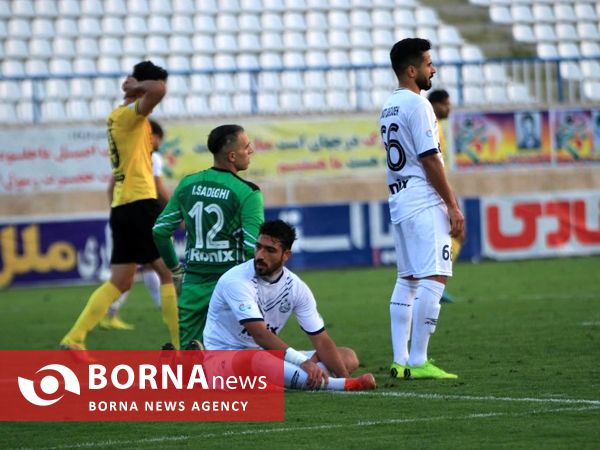 دیدار تیم های فوتبال ملوان  بندرانزلی _ سپاهان اصفهان