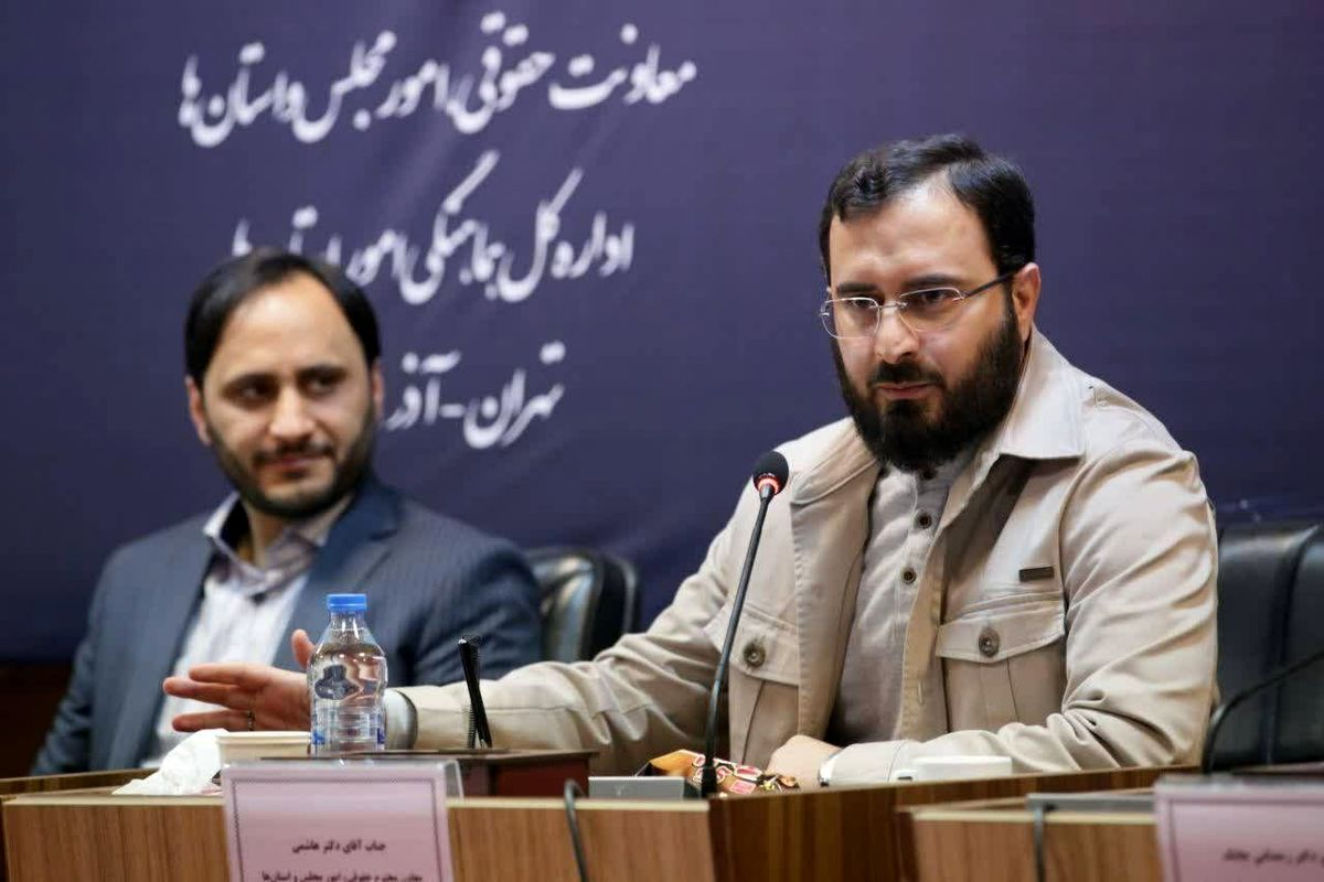 رهبری اهداف فرهنگی انقلاب اسلامی با  تقویت حلقه‌های میانی