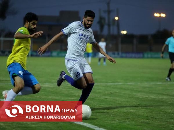 دیدار تیم های فوتبال صنعت نفت  - گل گهر