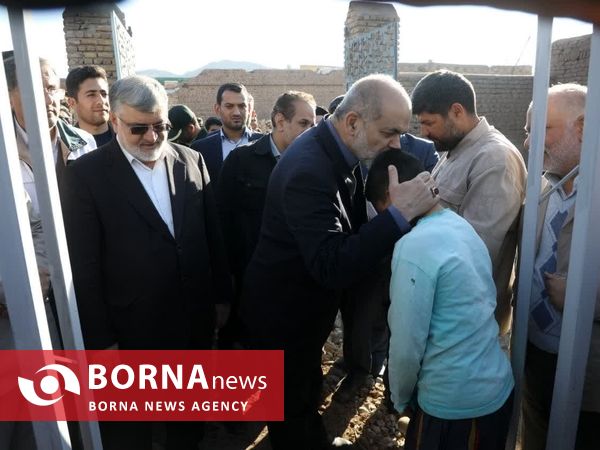 بازدید وزیر کشور از روند بازسازی مناطق زلزله زده خوی 