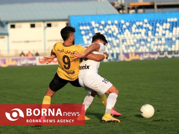 دیدار تیم های فوتبال ملوان  بندرانزلی _ سپاهان اصفهان