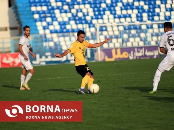 دیدار تیم های فوتبال ملوان  بندرانزلی _ سپاهان اصفهان