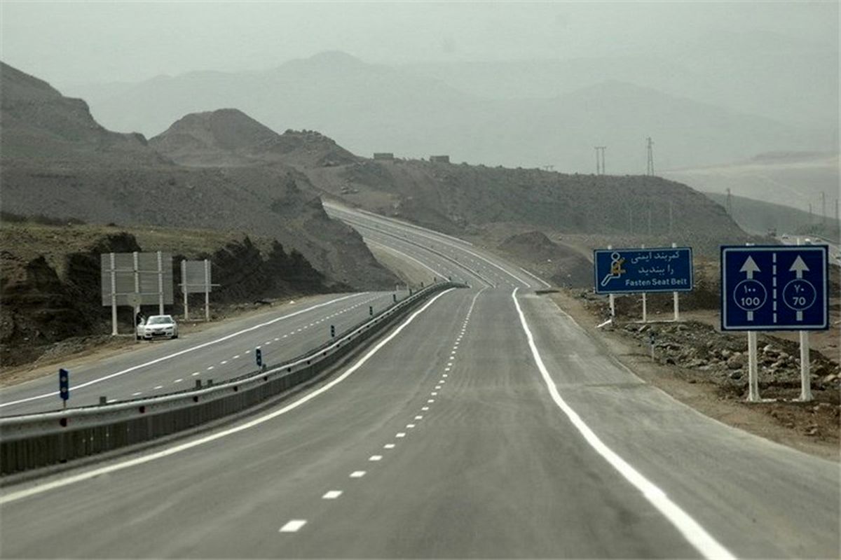 رونمایی از نخستین سامانه سخنگوی تابلوخوان جاده و راهبری خودرو کشور در خوزستان