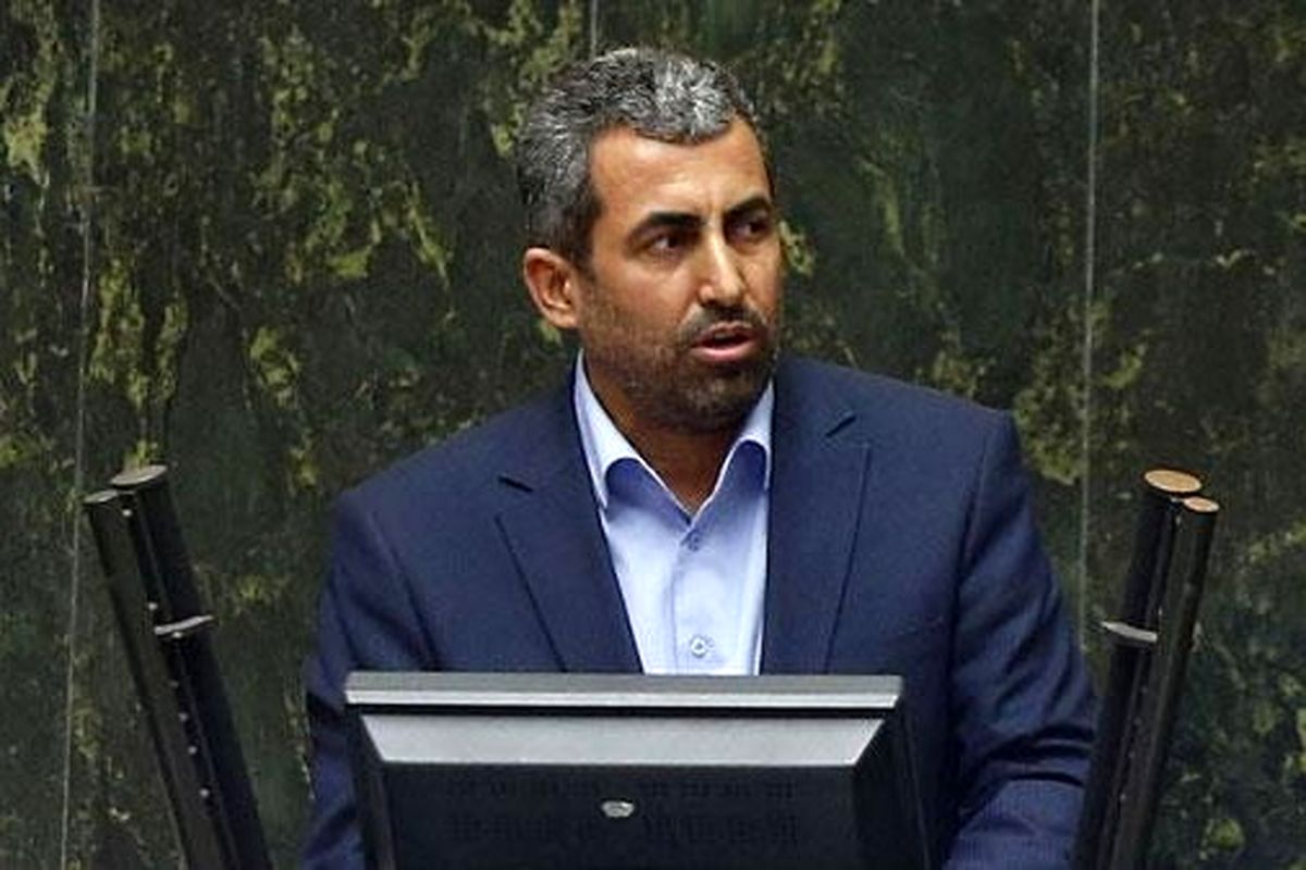 پورابراهیمی: تمام قد از وزیر صمت دفاع می‌کنیم