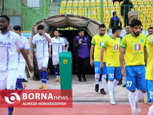 دیدار تیم های فوتبال صنعت نفت  - گل گهر