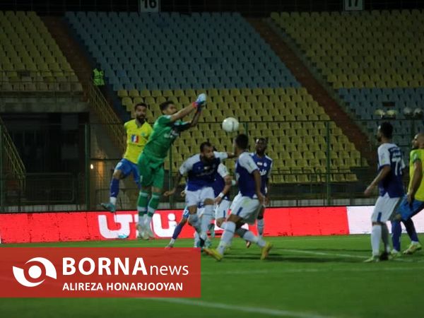 دیدار تیم های فوتبال صنعت نفت - استقلال