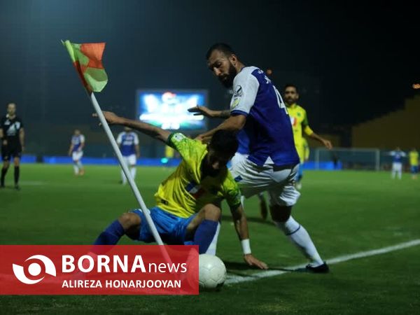 دیدار تیم های فوتبال صنعت نفت - استقلال