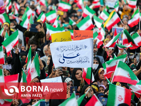 اجرای سرود رفیق شهیدم و سلام فرمانده با حضور دانش آموزان در حرم شاهچراغ(ع)