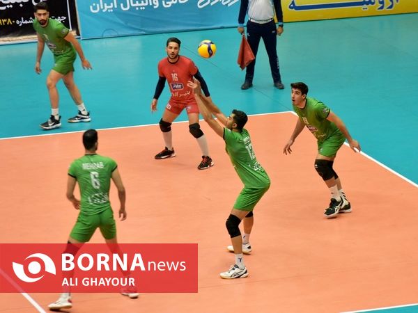 دیدار تیم های والیبال شهرداری ارومیه - لبنیات هراز آمل