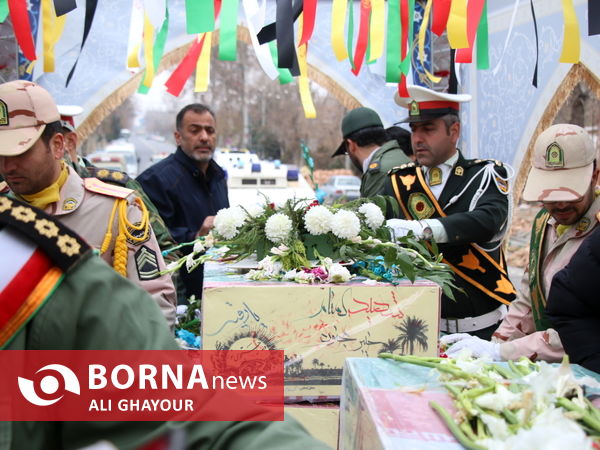 تشییع پیکر شش شهید گمنام در ارومیه همزمان با سالروز شهادت حضرت زهرا 