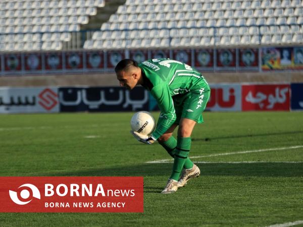 دیدار تیم های فوتبال ملوان  بندرانزلی _ سپاهان اصفهان